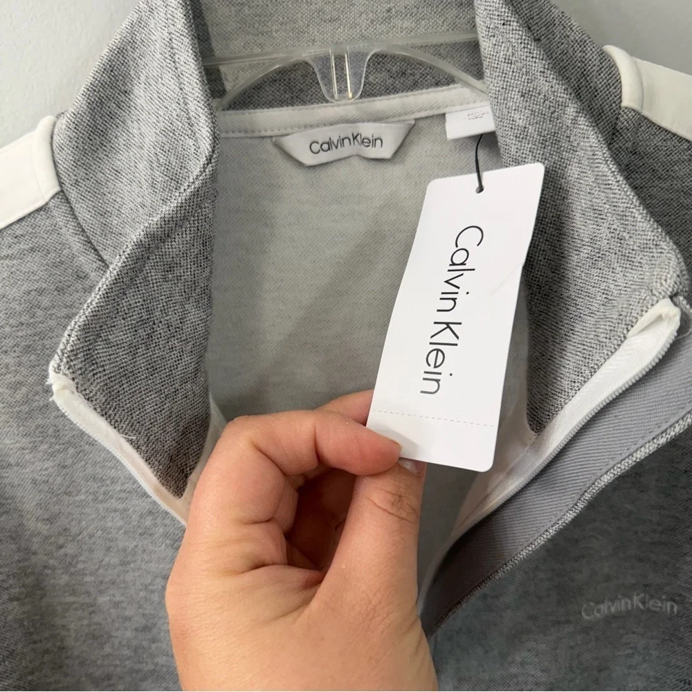 Calvin Klein Men’s Heather Grey Quarter Zip Pullover Medium